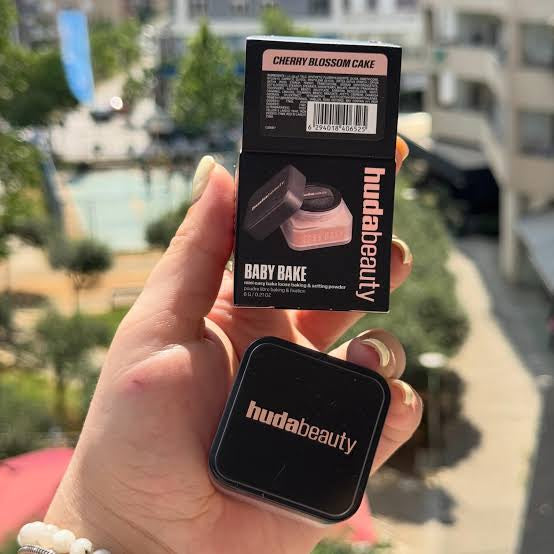 HUDA BEAUTY MINI EASY BAKE BABY BAKE LOOSE POWDER